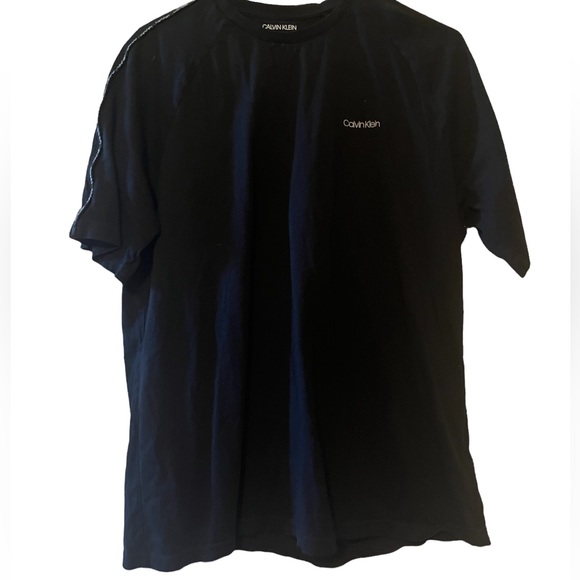 Large Calvin Klein Tee - Picture 1 of 3